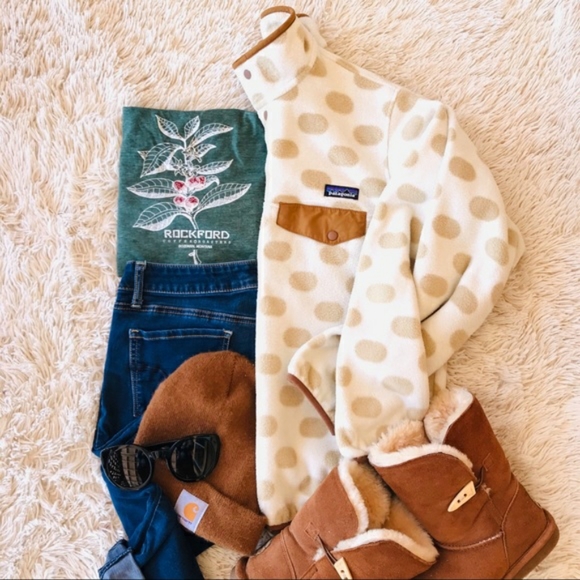 Patagonia Sweaters - Patagonia women's Snap-T Synchilla fleece pullover sweater in polka dot, M